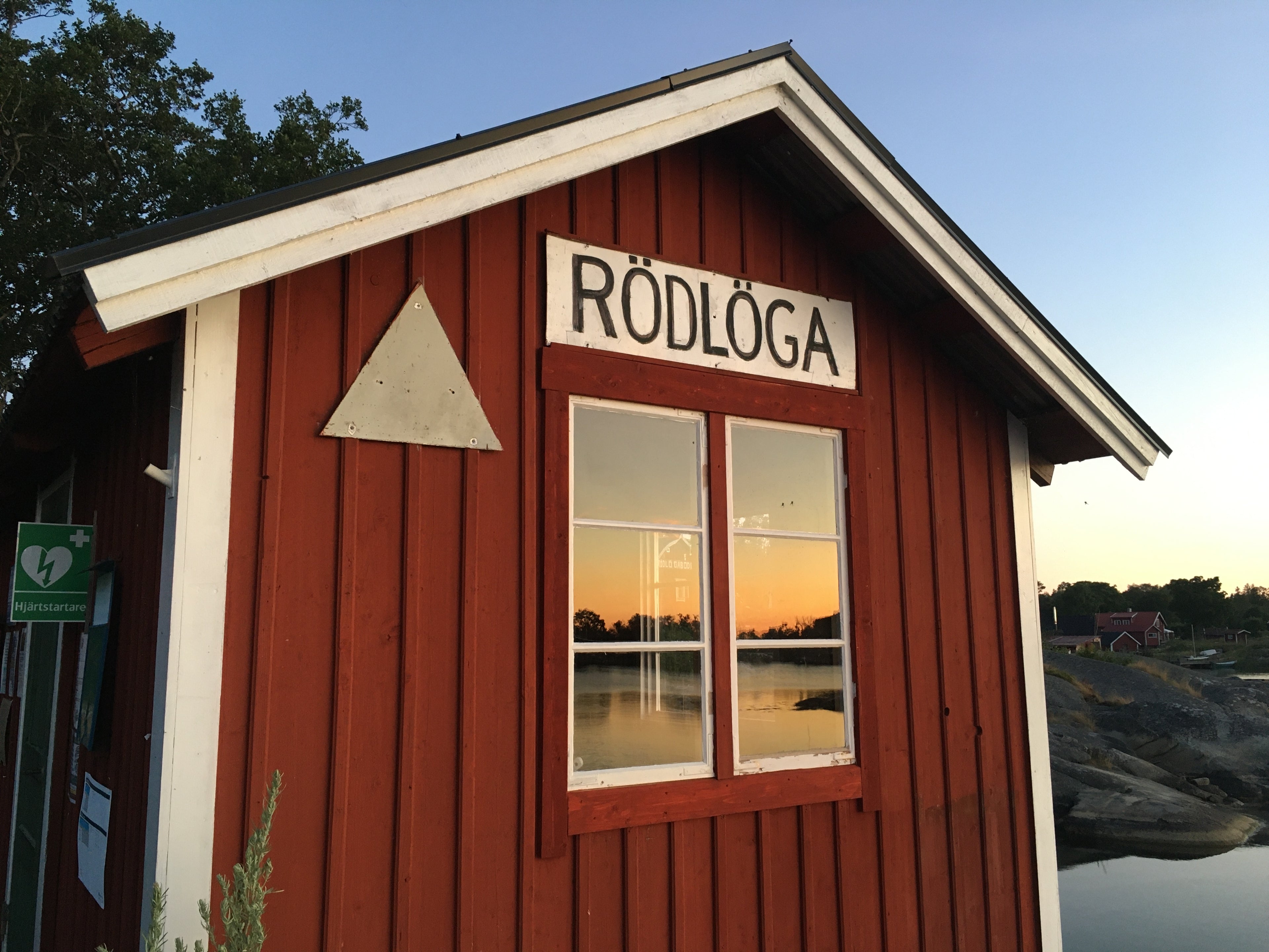 Vänthuset vid Ångbåtsbryggan på Rödlöga.